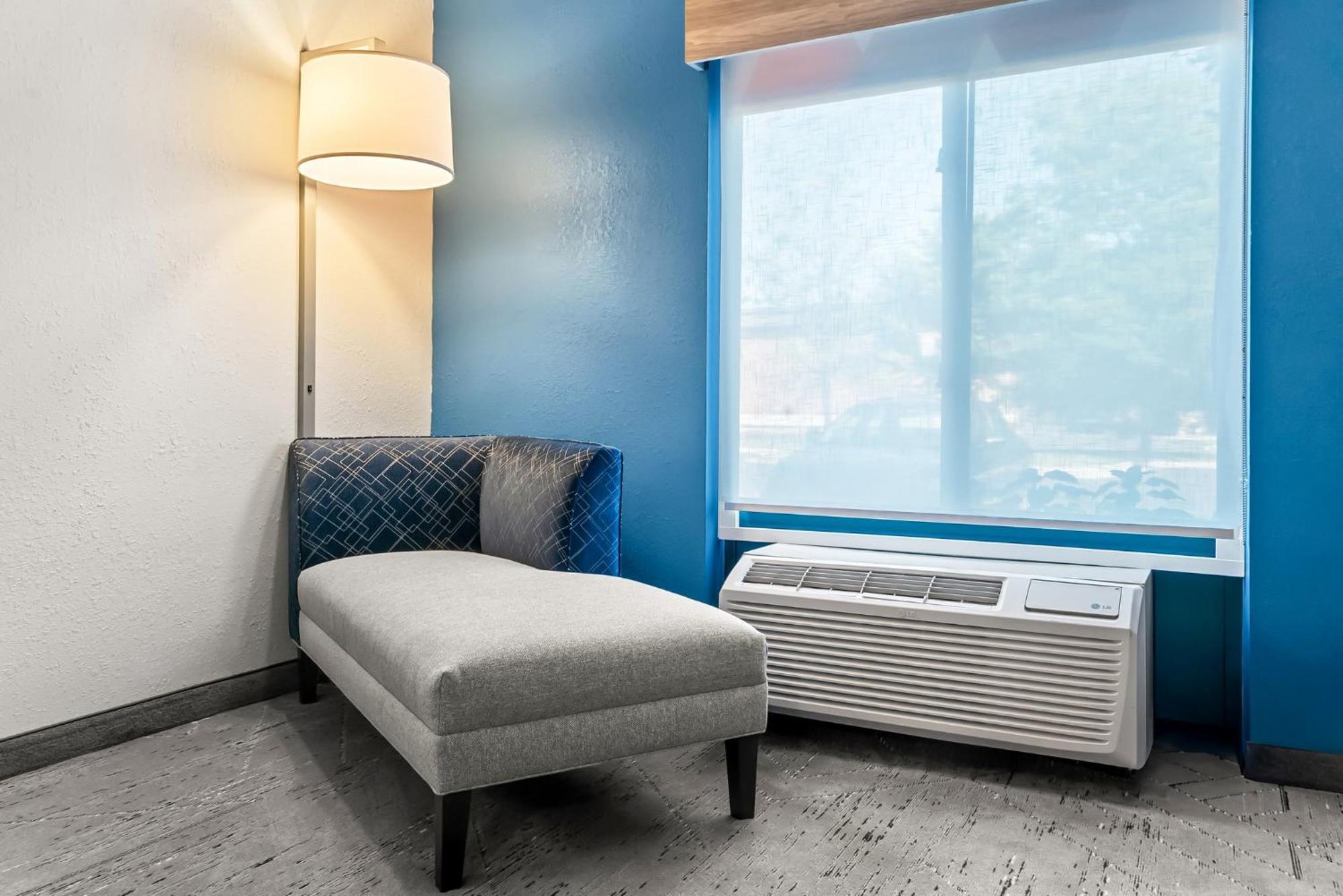 Holiday Inn Express & Suites Detroit - Novi By Ihg Extérieur photo